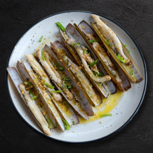 Razor Clams Stir-fried with Garlic Butter