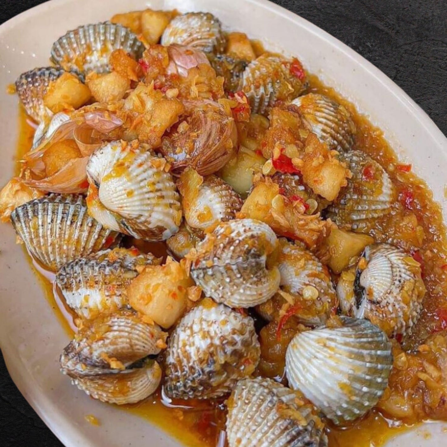 Blood Cockles Stir-fried with Garlic and Chili